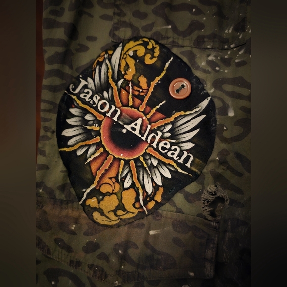 UPCYCLED Distressed 'SHE'S COUNTRY'/'Jason Aldean' Sleeveless Army Green Vest - Picture 9 of 10